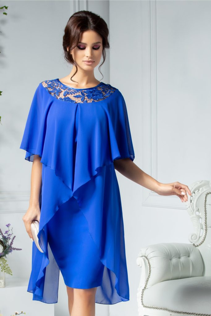 Rochie albastra cu design drapat tip capa vaporoasa si decolteu oval cu broderie florala si pliu maxi pe bust Verona